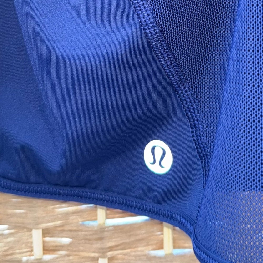 Lululemon Gear Up Tank with Built-in Bra Size 8 in Hero Blue EUC - Picture 4 of 6
